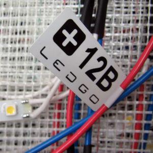 Foldable flag labels